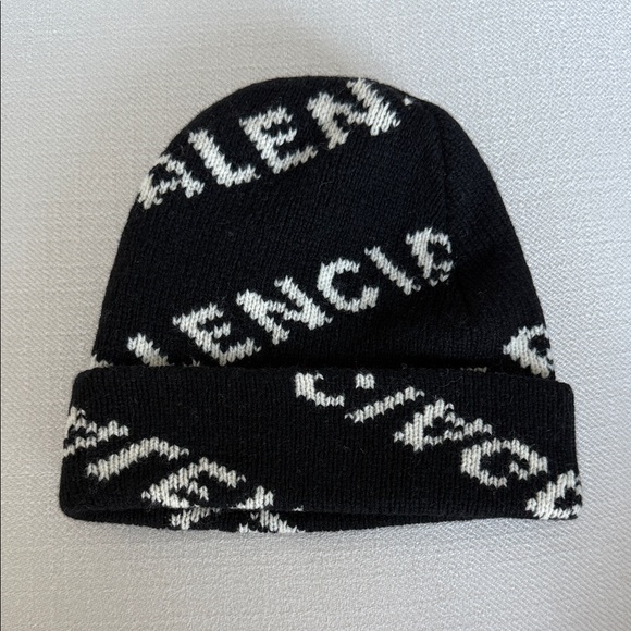 Balenciaga Monochrome Knit Beanie - Picture 1 of 5